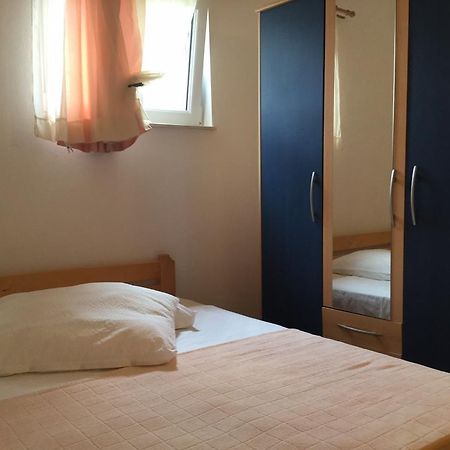 Apartment Perla Pirovac Oda fotoğraf