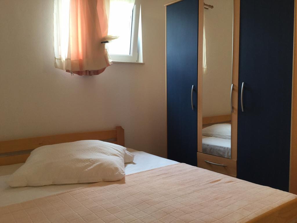 Apartment Perla Pirovac Oda fotoğraf